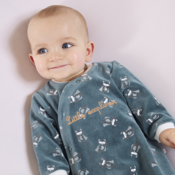 بدلة نوم مخملية باللون الأخضر للأولاد الصغار